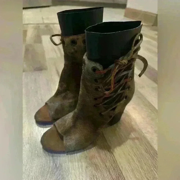 Diba True Women's Sz 7 Shoes Brown Leather Lace Up Zip Distressed Ankle Boots - Picture 14 of 14